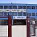 Il Marco Polo, istituto tecnico economico e linguistico  tanto blu che i residenti lo chiamano la scuola dei puffi